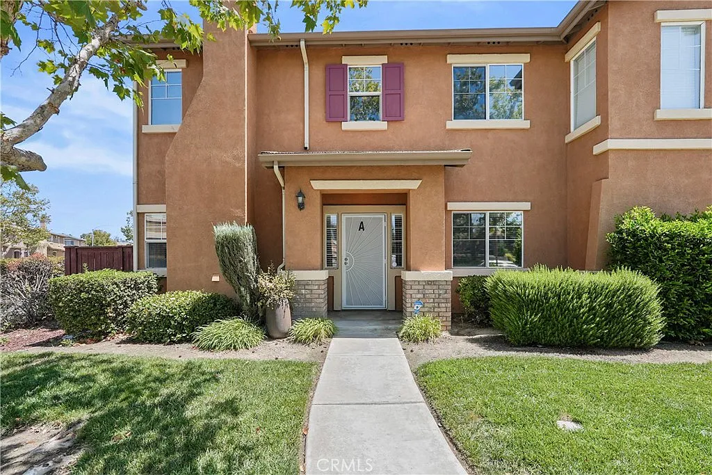 3 bed, 1674 sqft, $2,945 — Photo 1