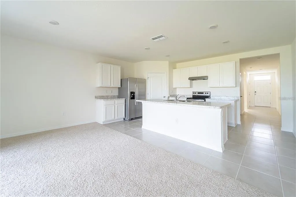 4 bed, 2.0 bath, 1867 sqft, $2,300 — Photo 2
