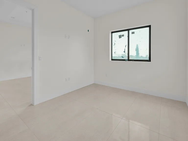 530 SW 11th Ave #202 — Photo 4