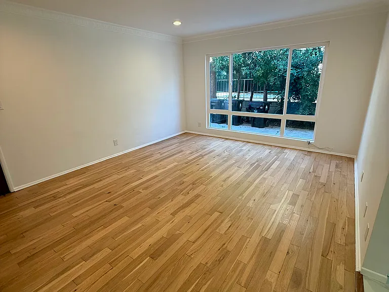 656 S Cochran Ave #4 — Photo 1