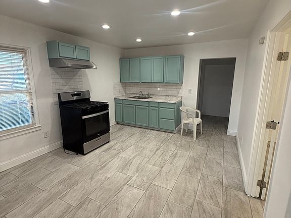 3rd image of 13944 Walker St #13950