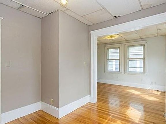 2nd image of 34 Titcomb St APT 2