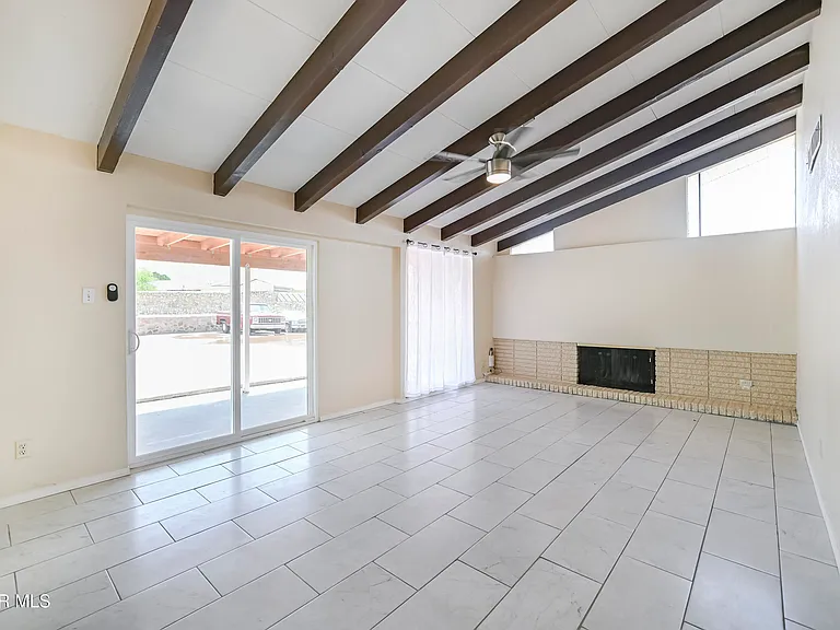368 Chermont Ct — Photo 4