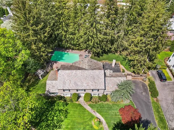 8 Paddington Circle, Bronxville, NY 10708