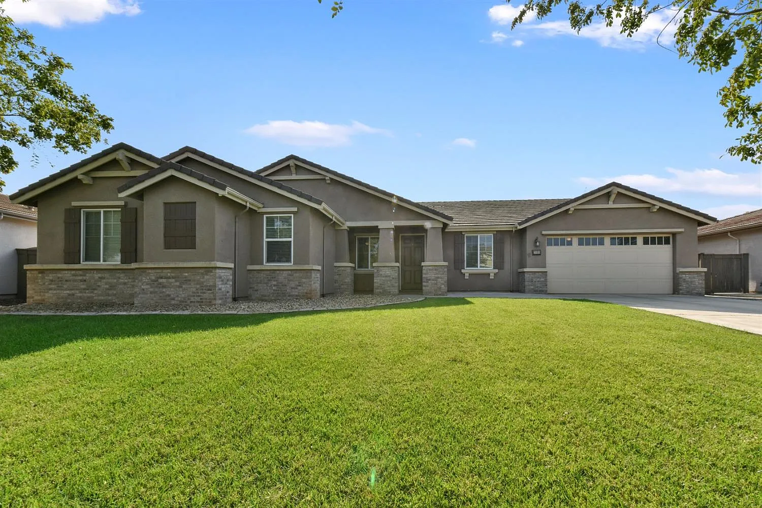 2090 Feather Ridge Dr photo 1