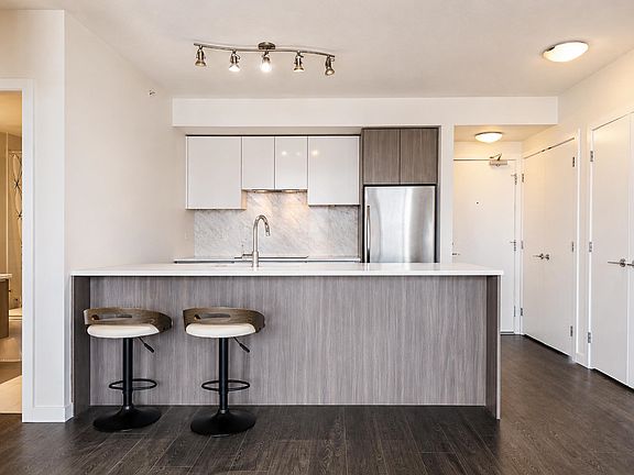 4th image of 6461 Telford Ave #2008