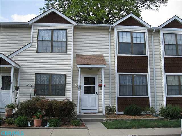 1st image of 870 Upholland Ln