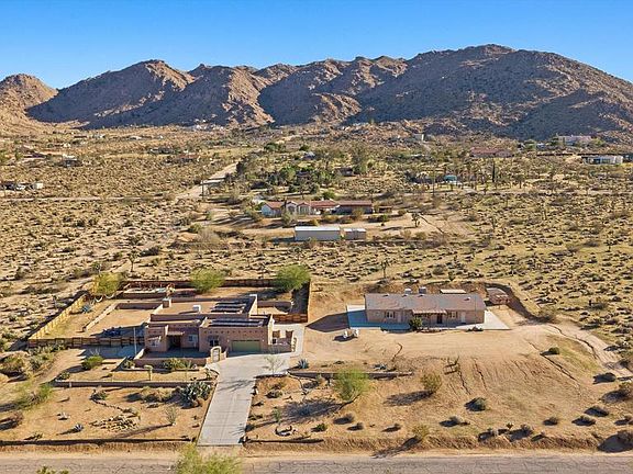 2nd image of 60377 Pueblo Trl