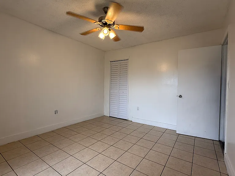 6109 Pierce St — Photo 5