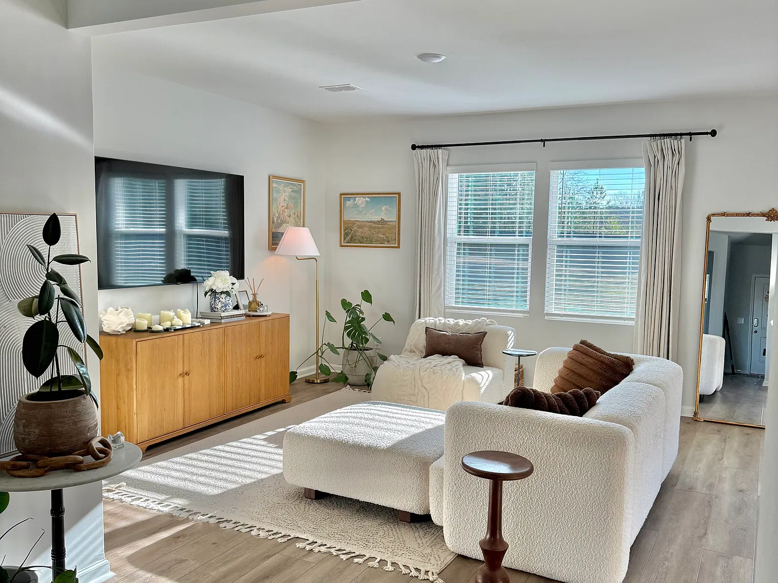 4 bed, 2322 sqft, $3,200 — Photo 3