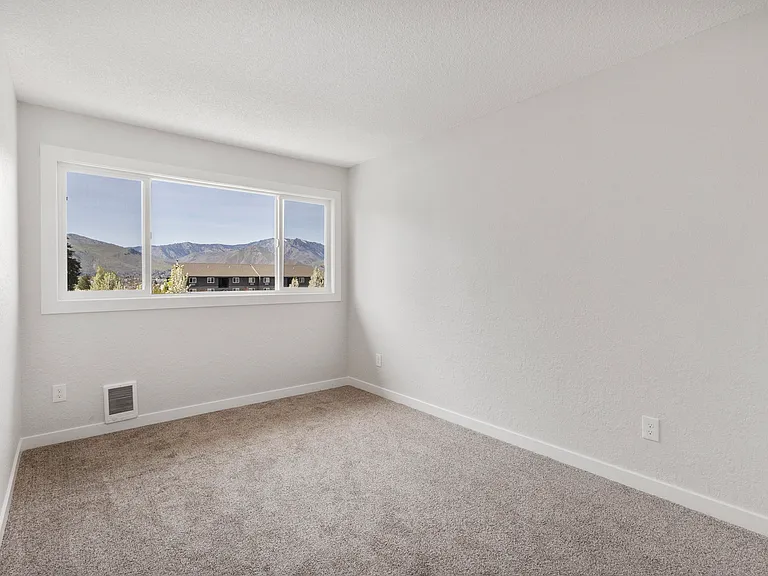 Columbia Crest Townhomes — Photo 19