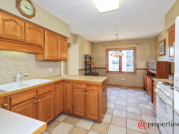 Kitchen / Breakfast Room