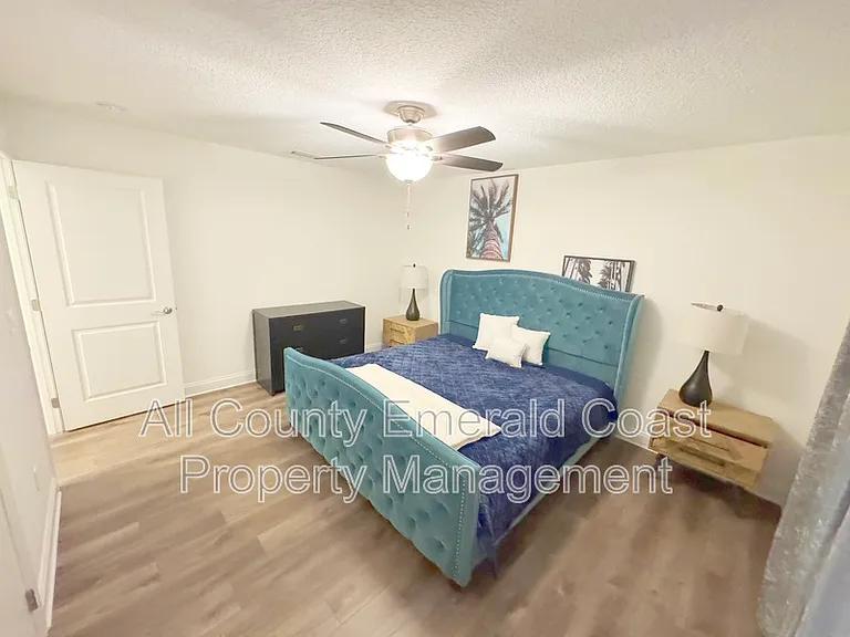 481 Kelly St — Photo 42