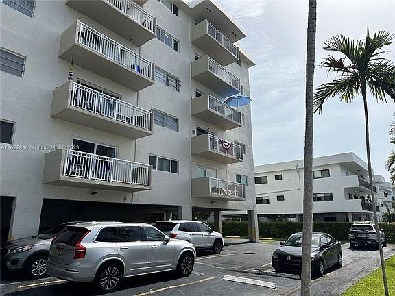 4th image of 3601 NE 170th St APT 601
