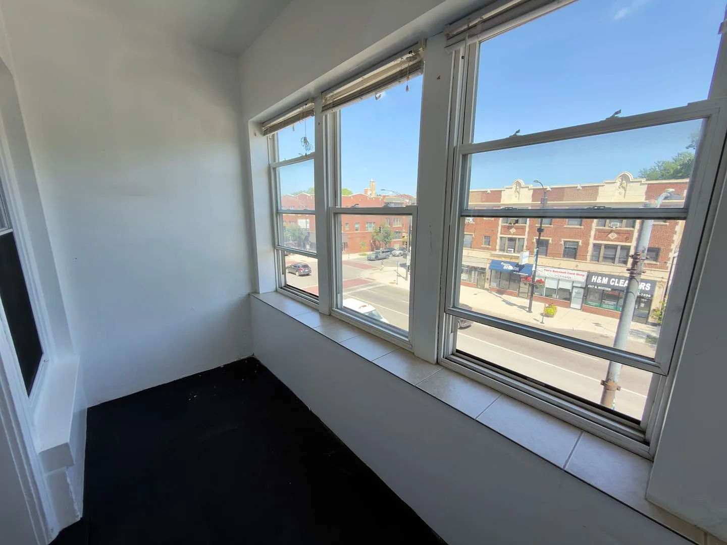 4546 Western — Photo 3