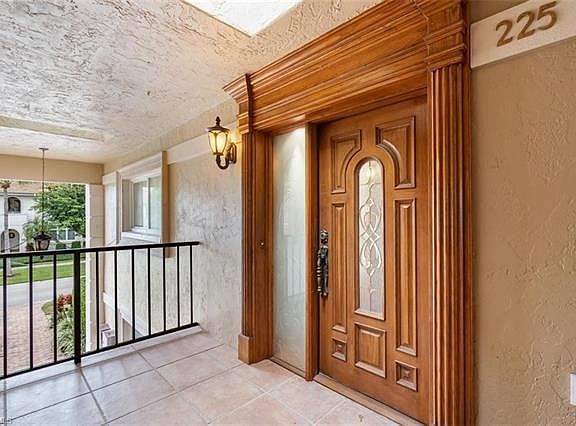 3rd image of 225 2nd St S #225