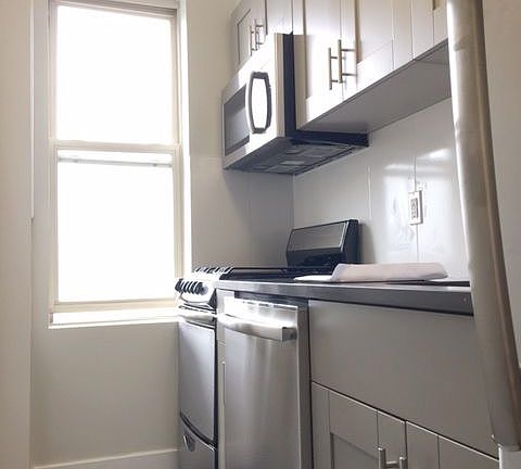 3rd image of 3900 Greystone Ave APT 52D