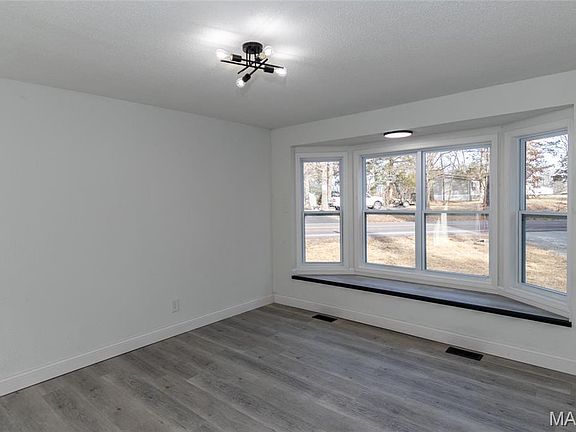 2nd image of 3110 Carron Rd