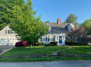 24 Fairway Dr, Barrington, RI 02806