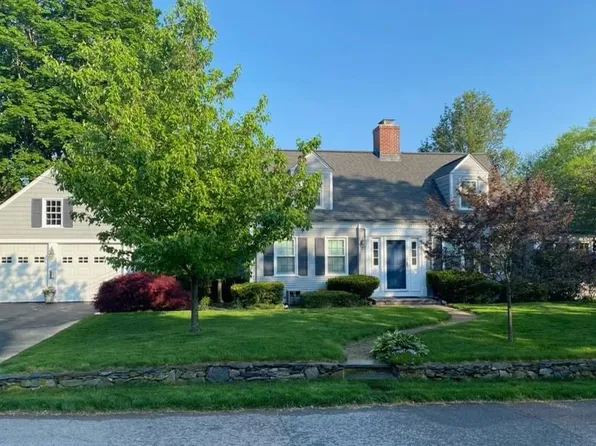 24 Fairway Dr, Barrington, RI 02806