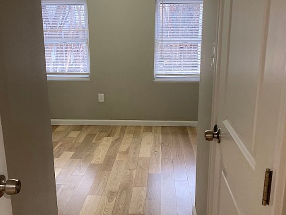 3rd image of 5207 Woodland Ave #2R