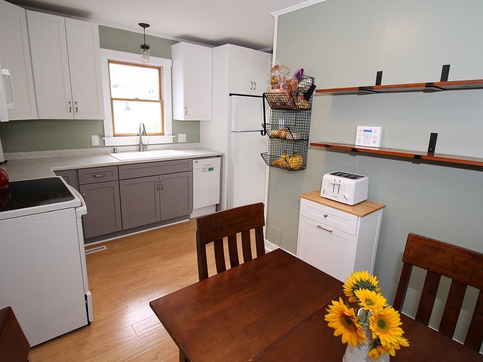36 South Summit Street, Essex Junction, VT 05452 Zillow