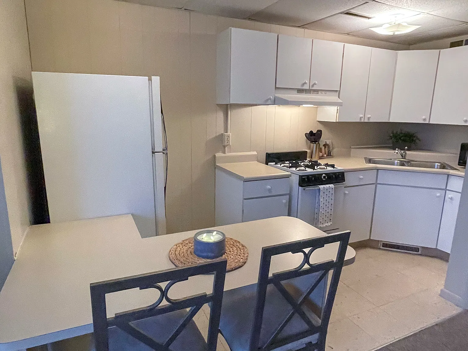 Crestview Apartments — Photo 2