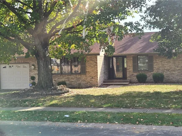 607 Bent Tree Dr, Effingham, IL 62401