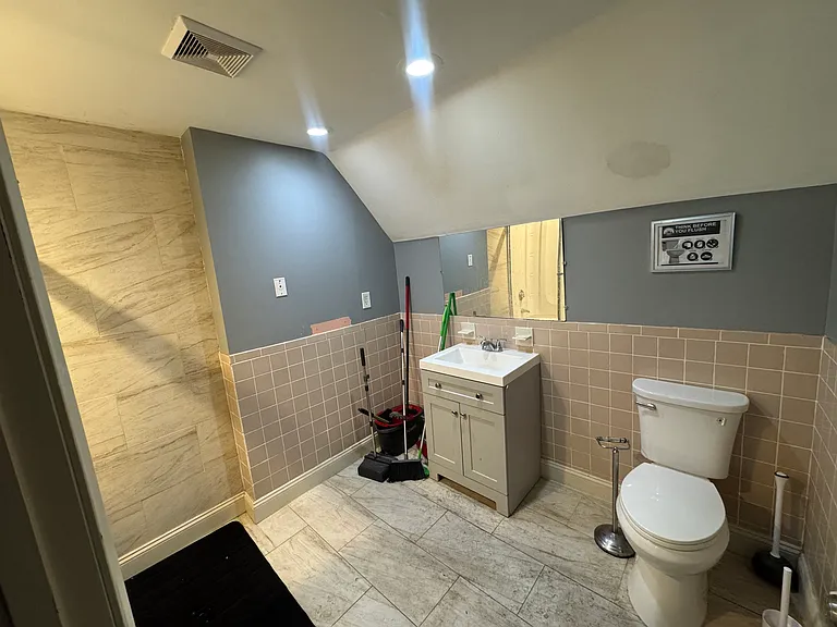 88 Bernard St #RM — Photo 16