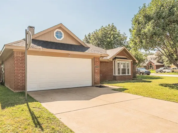 2711 Canterbury St, Euless, TX 76039