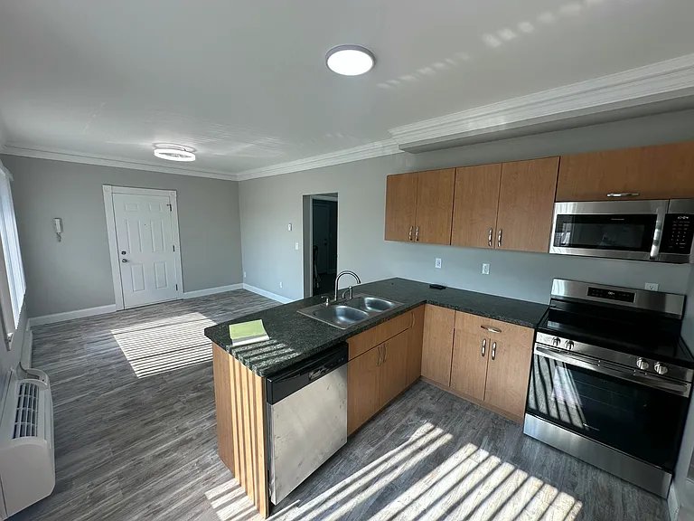 17161 Telegraph Rd — Photo 3