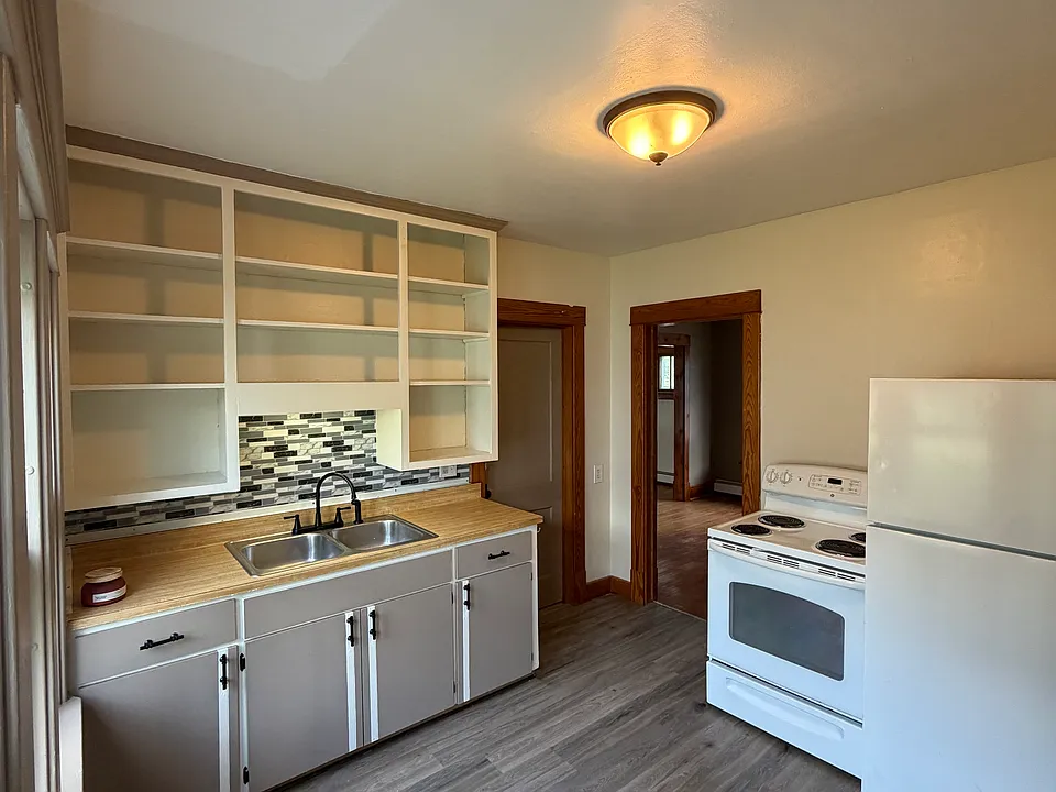 564 Ward Rd #1