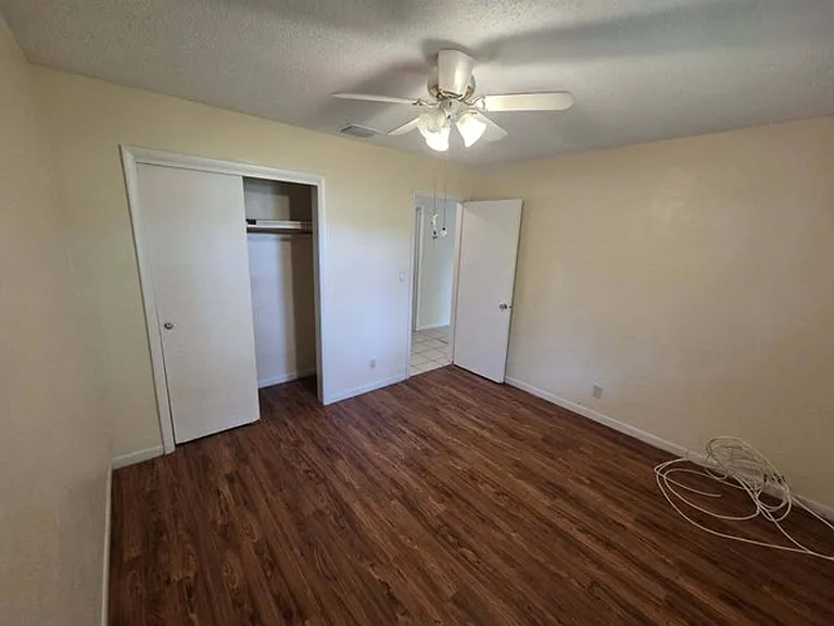 205 SE 7th St — Photo 6
