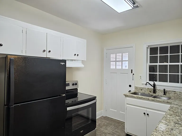 800 Thornton Pl #D — Photo 6