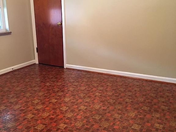 3rd image of 1925 Acorn Dr