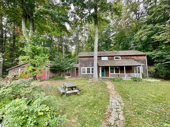3150 S Maple Valley Rd, Suttons Bay, MI 49682
