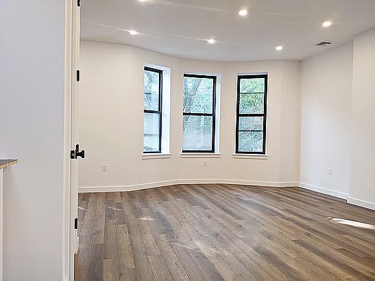 2nd image of 21-44 33rd St #2