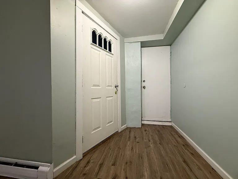 212 E Sheldon St — Photo 37