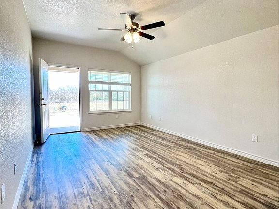 4th image of 205 Dolphin Dr