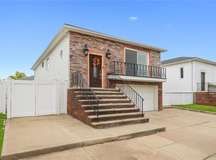 28 Drumgoole Rd E, Staten Island, NY 10312