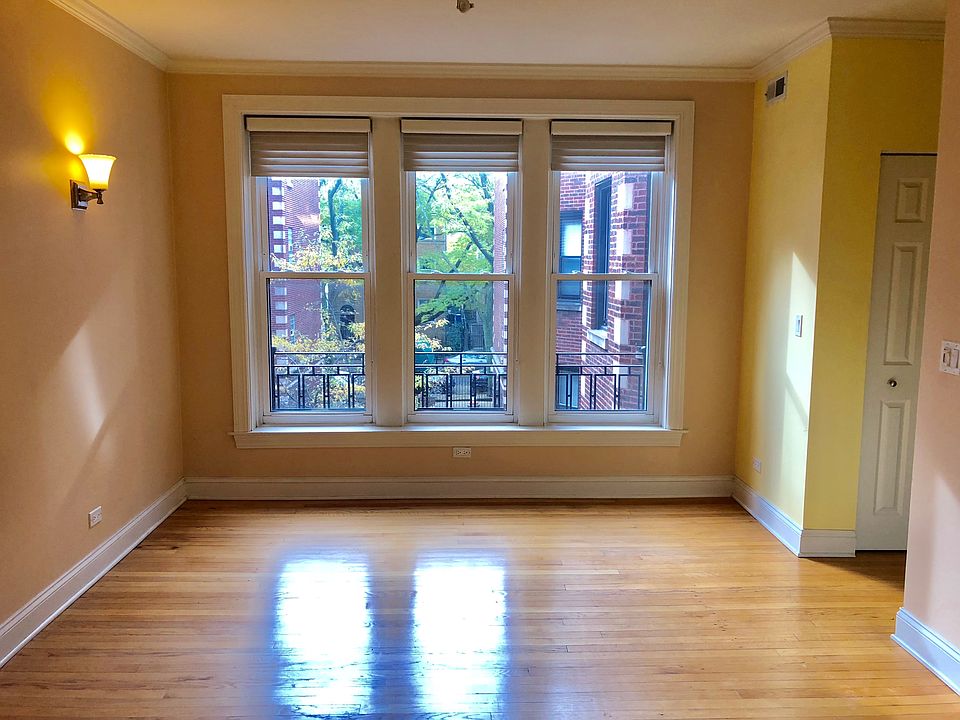 1st image of 924 W Ainslie St APT 2N