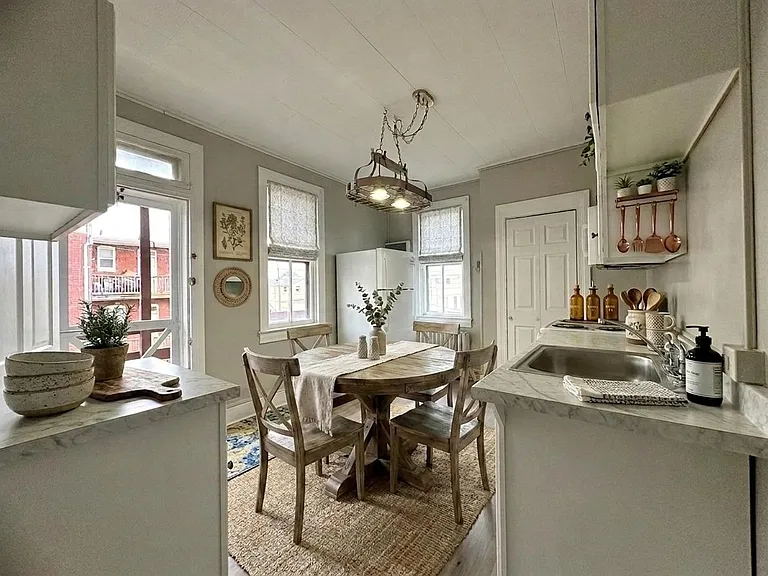 540 Dallas Street — Photo 1