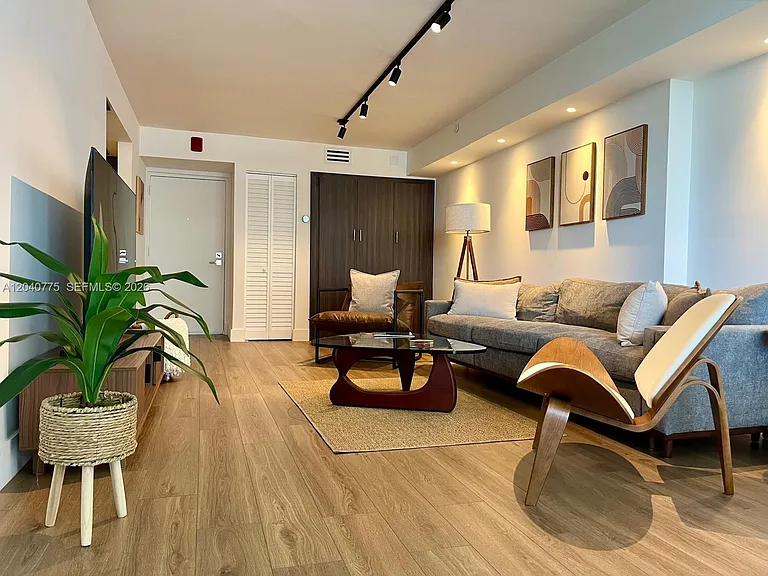 6820 Indian Creek Dr #5C — Photo 3