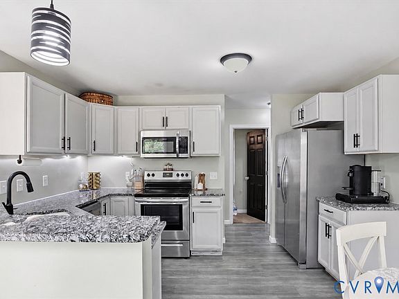 4th image of 635 Spring Rd