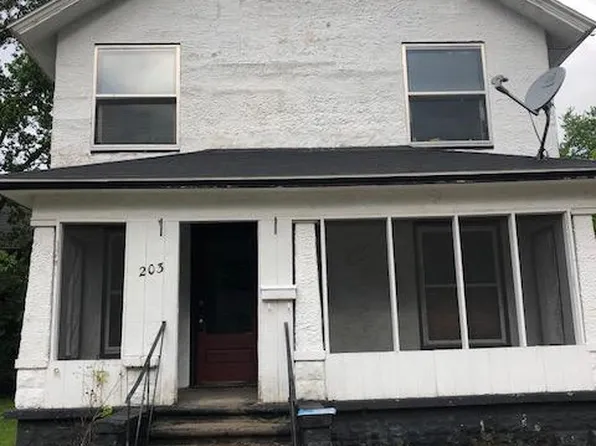203 Center St, Dowagiac, MI 49047