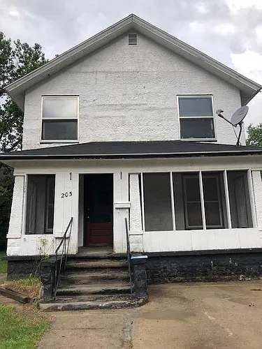 203 Center St Photo 1