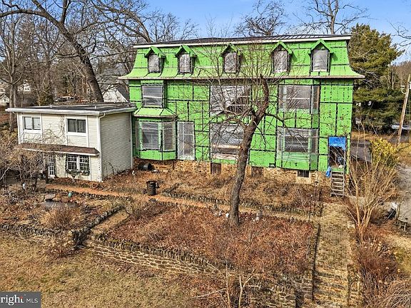 3rd image of 926 Central Ave