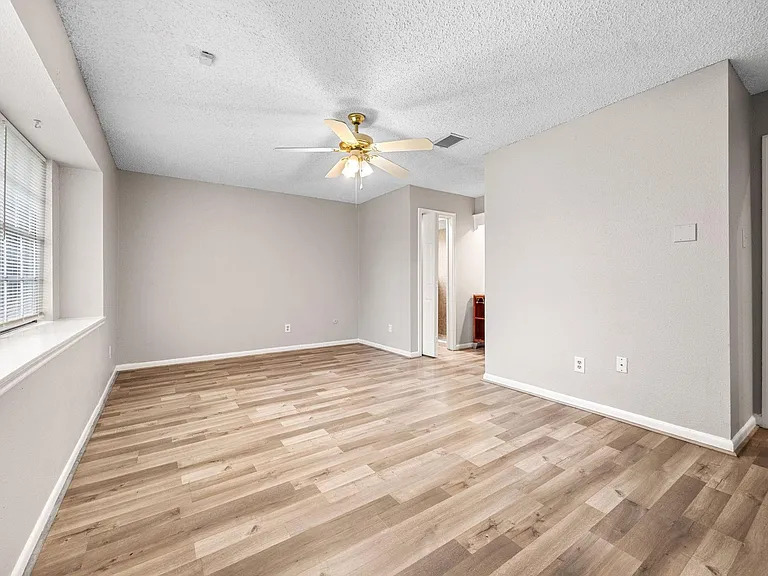 2211 Turtle Creek Dr — Photo 13