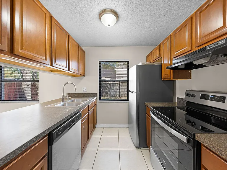 2530 Kamnic Ct — Photo 4