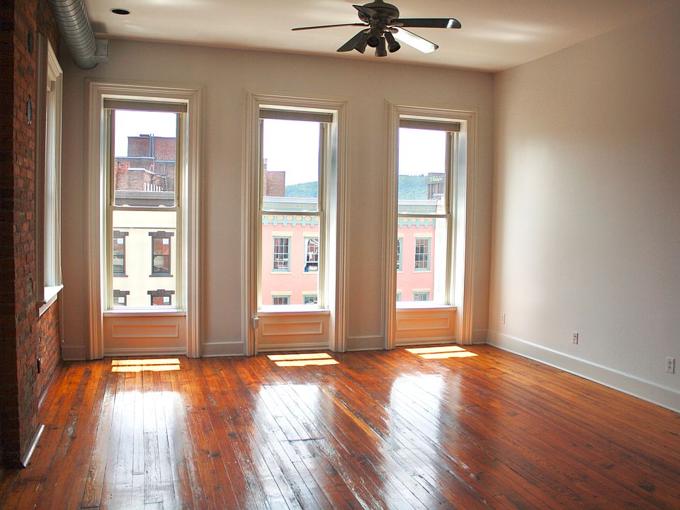 11 ft ceilings, original hard wood flooring.
